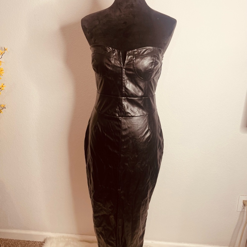 Elegant Black Strapless Leather Dress